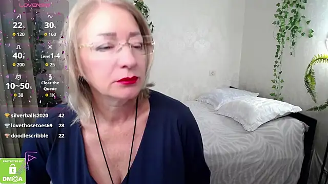 hunters woman online show from October 17, 11:08 pm