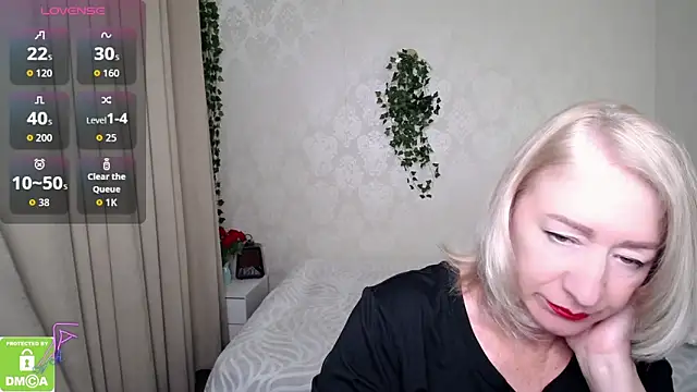 hunters woman online show from September 9, 4:51 pm