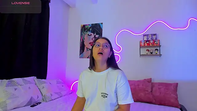 Dilan and Mia online show from September 28, 1:49 pm