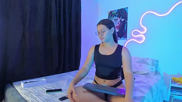 Dilan and Mia online show from September 17, 1:20 pm