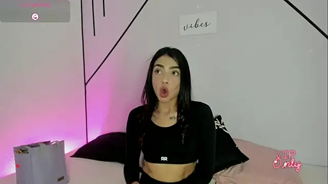 MiahCornell  online show from February 3, 8:12 pm