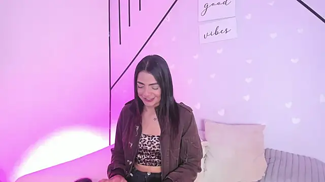 MiahCornell  online show from March 18, 8:25 pm