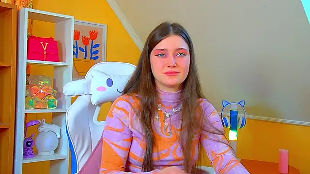 JessicaJewells online show from April 7, 6:26 am