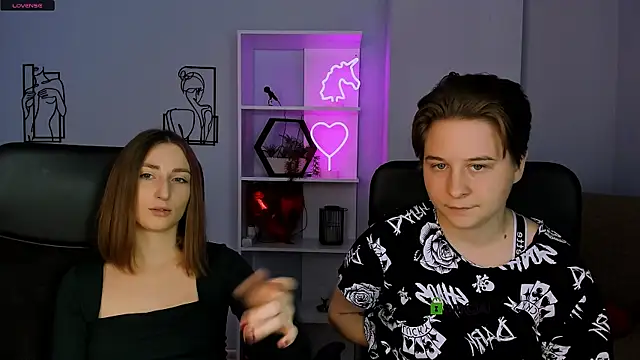 eva smiith  online show from October 3, 6:07 am