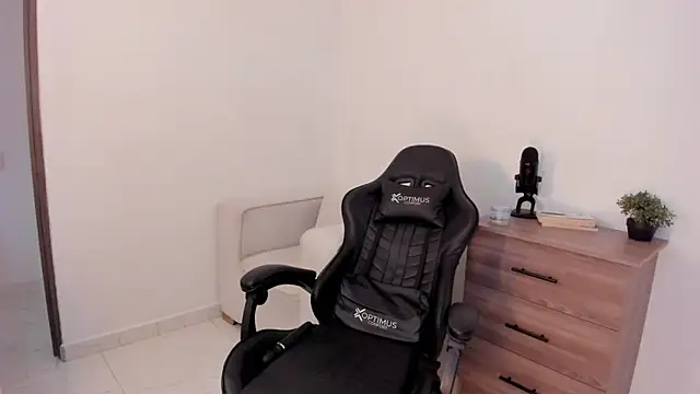 Kyleighc online show from December 17, 10:25 pm