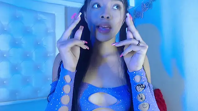 pocahontamoon online show from September 19, 1:43 pm