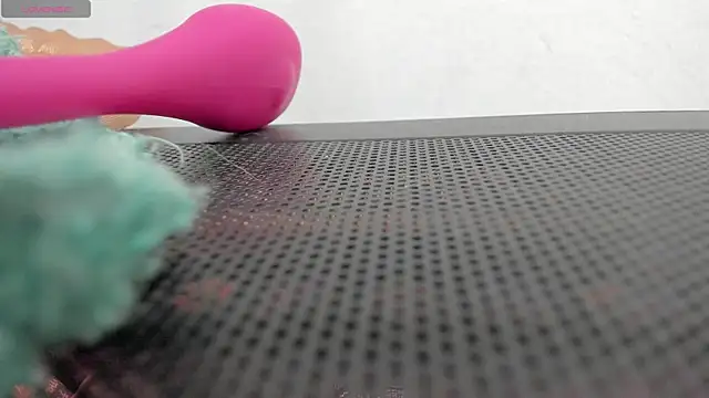 FluffyMelons online show from April 4, 11:25 pm