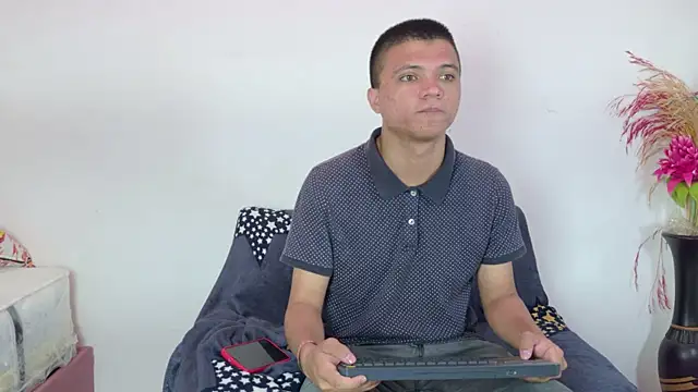 aly n sebas online show from April 19, 2:33 am