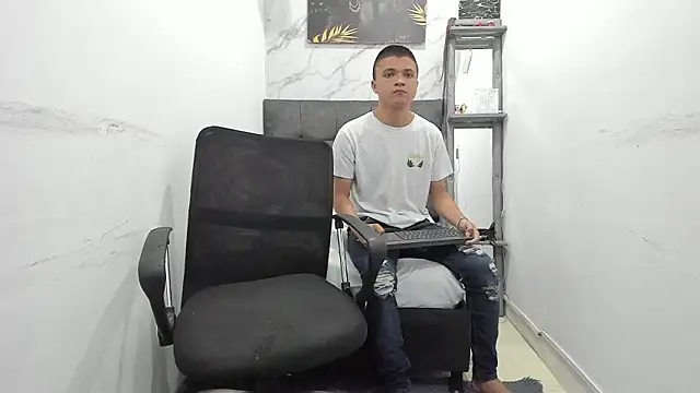 aly n sebas online show from February 19, 11:03 pm