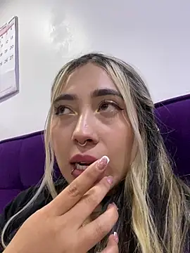  ManuVeelez online show from September 19, 5:50 am