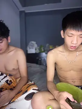 Kailertwink online show from April 18, 11:13 am