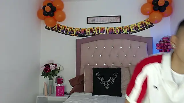 AmelieAndAce online show from October 7, 1:04 pm