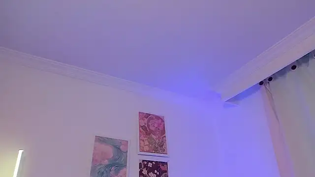 canelleGarces online show from February 18, 11:15 pm