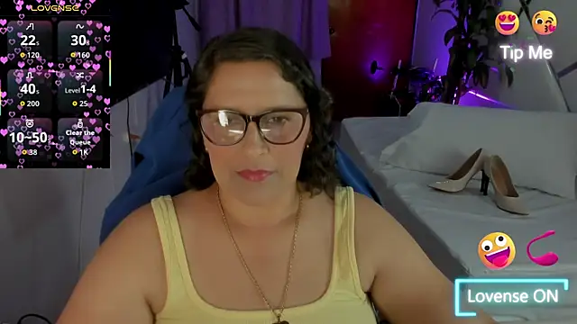 KikaDuque online show from December 4, 7:36 pm