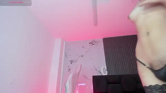 chloesagee online show from June 5, 12:04 am