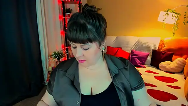 CrystaalStaar online show from April 16, 8:08 pm