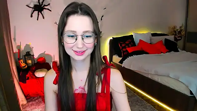 YourLovellyStory online show from November 3, 11:25 am