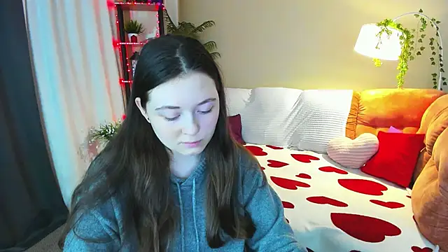 AlluringLookk online show from April 14, 4:40 pm