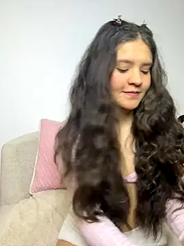 Emilyybennet  online show from October 18, 11:50 pm