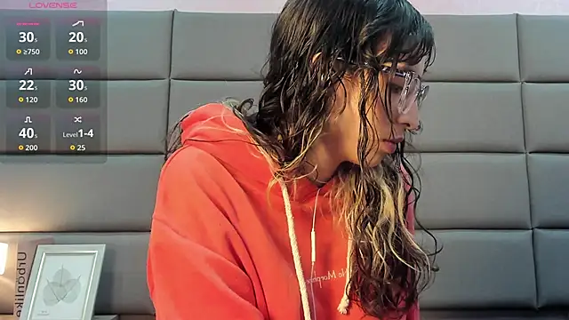 Emilia Bons online show from March 12, 1:58 pm