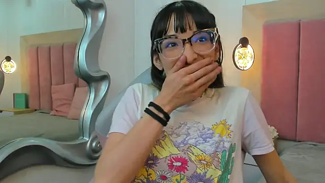 Emilia Bons online show from March 20, 1:38 pm