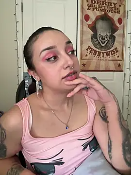 CharmingMaddie online show from March 9, 8:23 pm