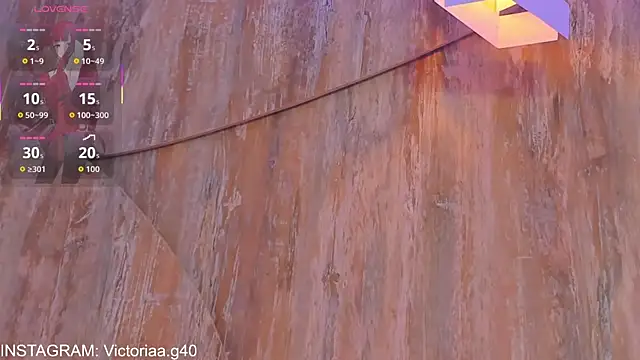 victoria giraldo online show from September 18, 9:35 pm