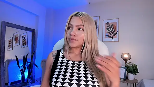 victoria giraldo online show from January 13, 6:52 am