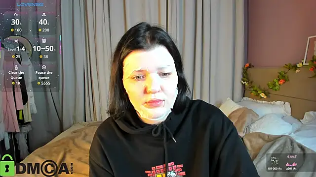 Michele Greenn online show from October 12, 1:52 am