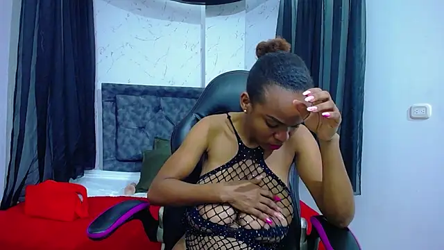 mia  thomson  online show from December 14, 1:28 pm