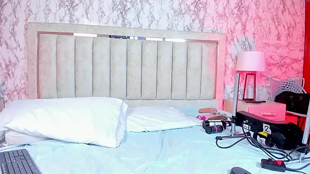 AlaiaMoretti online show from November 25, 1:19 am