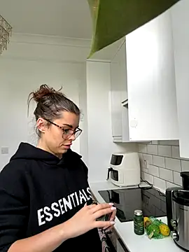 AlitaNova online show from October 25, 10:56 am