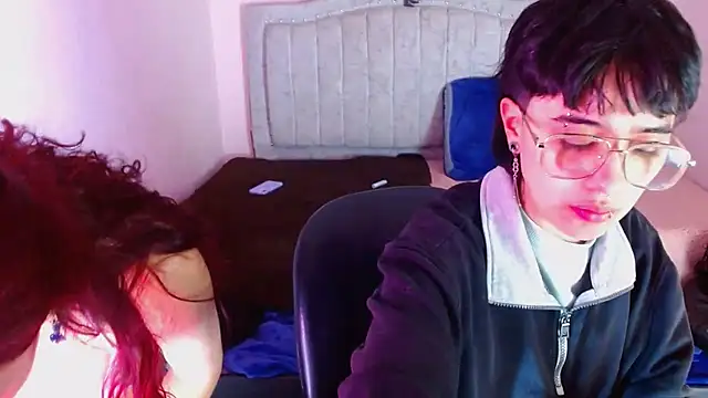 katalinathxandbritney1 online show from December 17, 6:17 am