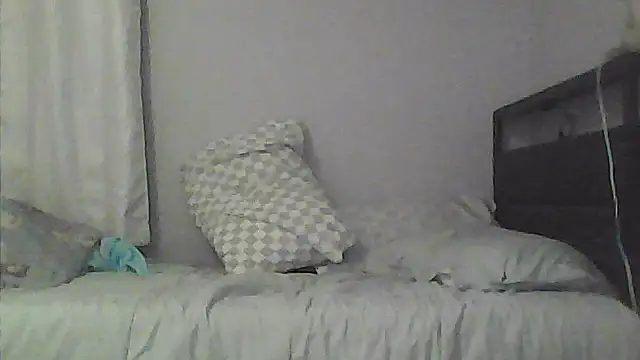 sarahkat86 online show from April 14, 12:00 am