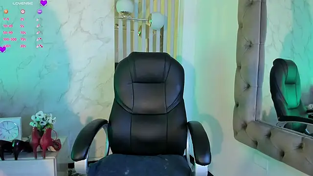 Ariagh  online show from September 18, 7:34 pm