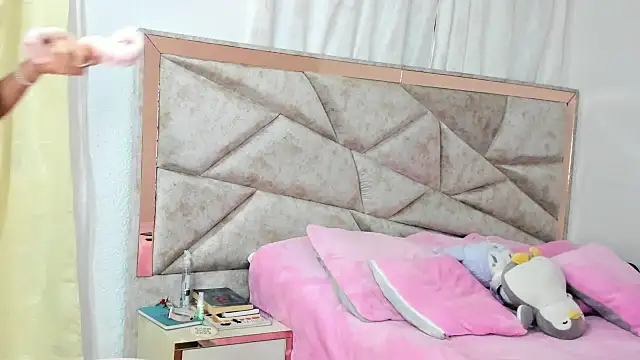 kendal hot01 online show from September 29, 9:20 pm