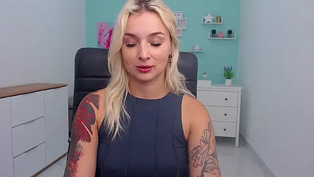 LilFleurish online show from September 11, 4:35 am