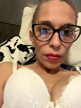 littlesquaw85 online show from October 28, 3:07 pm