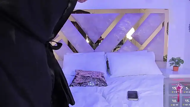 BriannaHill  online show from September 28, 2:11 pm