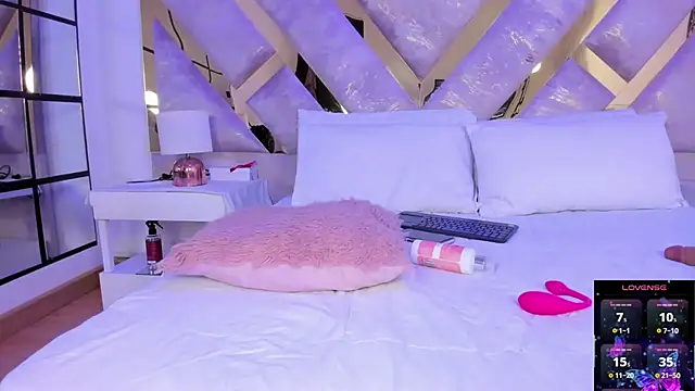 BriannaHill  online show from October 15, 2:08 pm