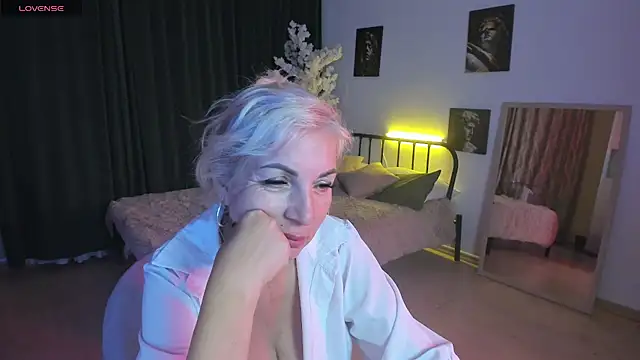 LiliaMoons online show from October 17, 1:25 pm