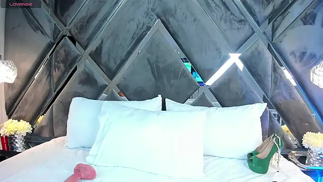 CoraimaSahin online show from December 16, 4:29 am