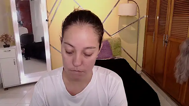 shirleyrojas online show from December 15, 9:31 pm