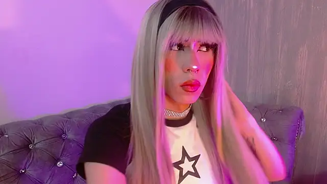 Foxxy Doll online show from December 19, 8:45 pm