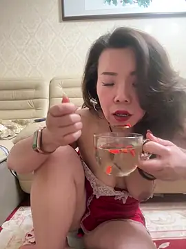 anna yngs online show from April 1, 1:41 pm