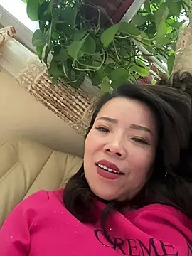 anna yngs online show from April 12, 7:55 am