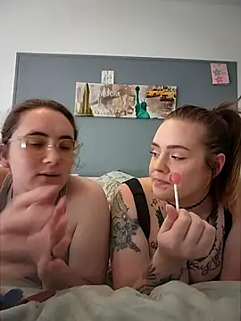 AndHerXO online show from June 3, 2:33 pm