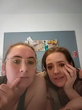 AndHerXO online show from March 29, 4:06 pm