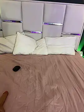 BellaFernandez   online show from October 18, 1:14 pm