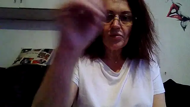 RubyyRosee online show from April 4, 2:05 pm